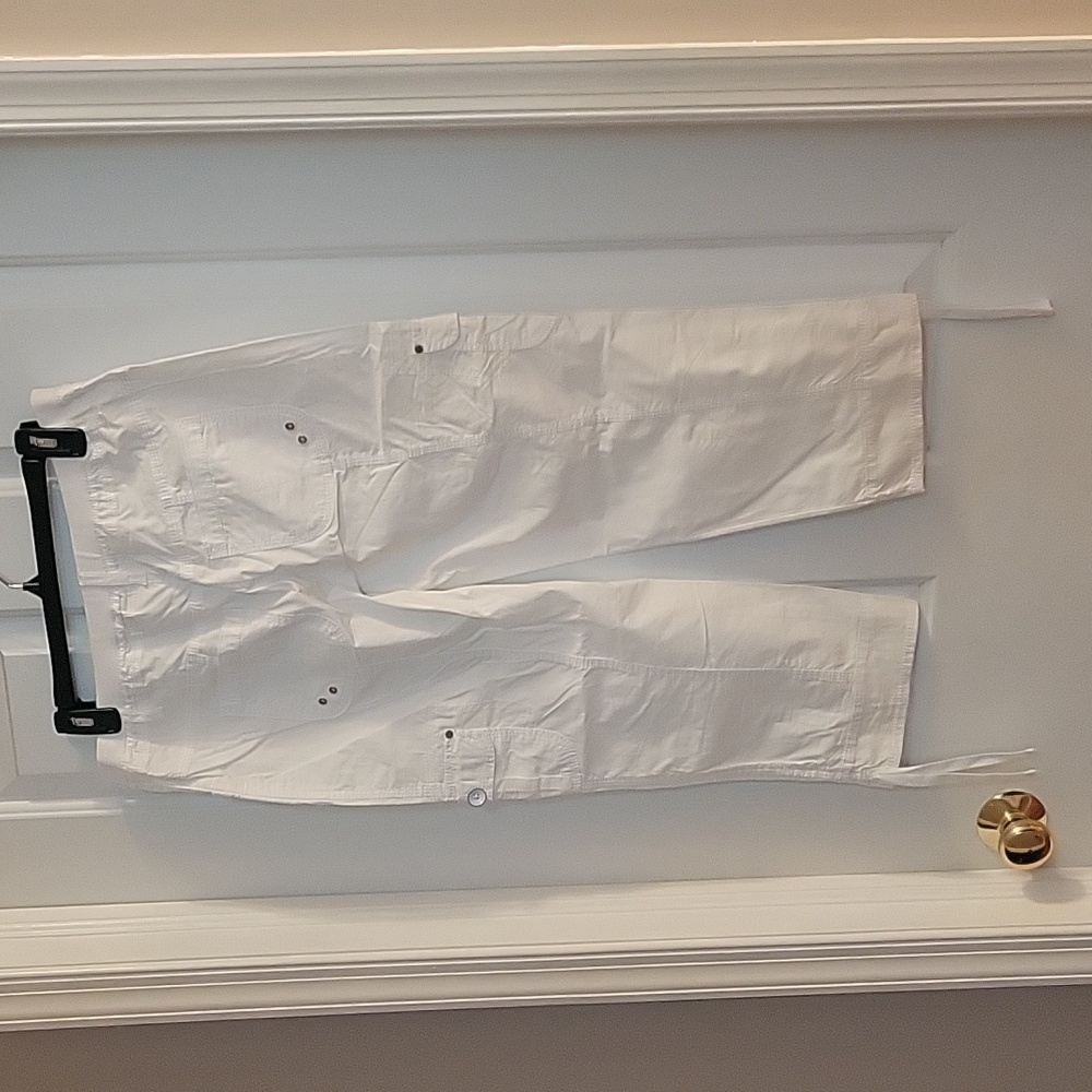 Chicos White Cropped Cargo Pants 6 - Picture 5 of 6